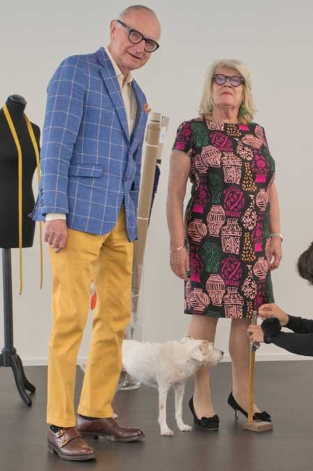 Ich fühle mich grossartig in den von den Lernenden der Couture Ateliers hergestellten Einzelanfertigungen. Mein Mann und ich finden es zudem sympathisch, den Berufsnachwuchs damit fördern zu können.